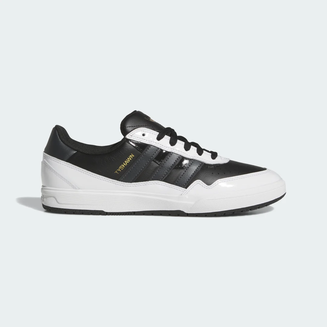 Detalle de Zapatilla TYSHAWN II de Adidas — color Negro
