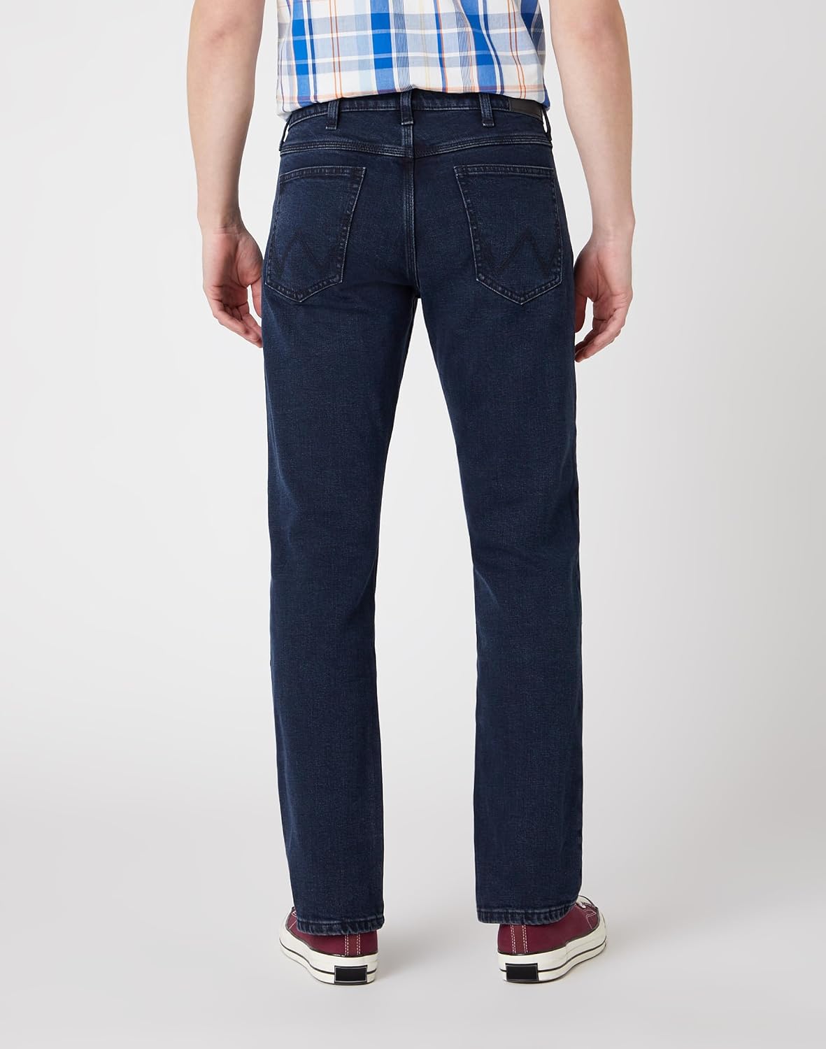 Detalle de Wrangler Herren Jeans Regular – Mid Waist, Regular Fit, Blau/Schwarz