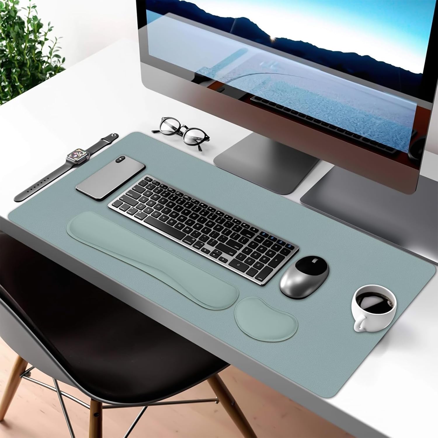 Detalle 2 de Meetcolor 3-in-1 Desk Mat Set, 31.5" x 15.7" Waterproof Pad with Wrist Rests