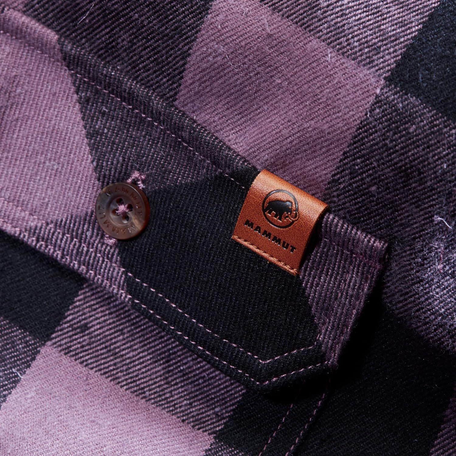 Detalle de Mammut Tamaro Longsleeve Shirt Women: la base calda e versatile del guardaroba