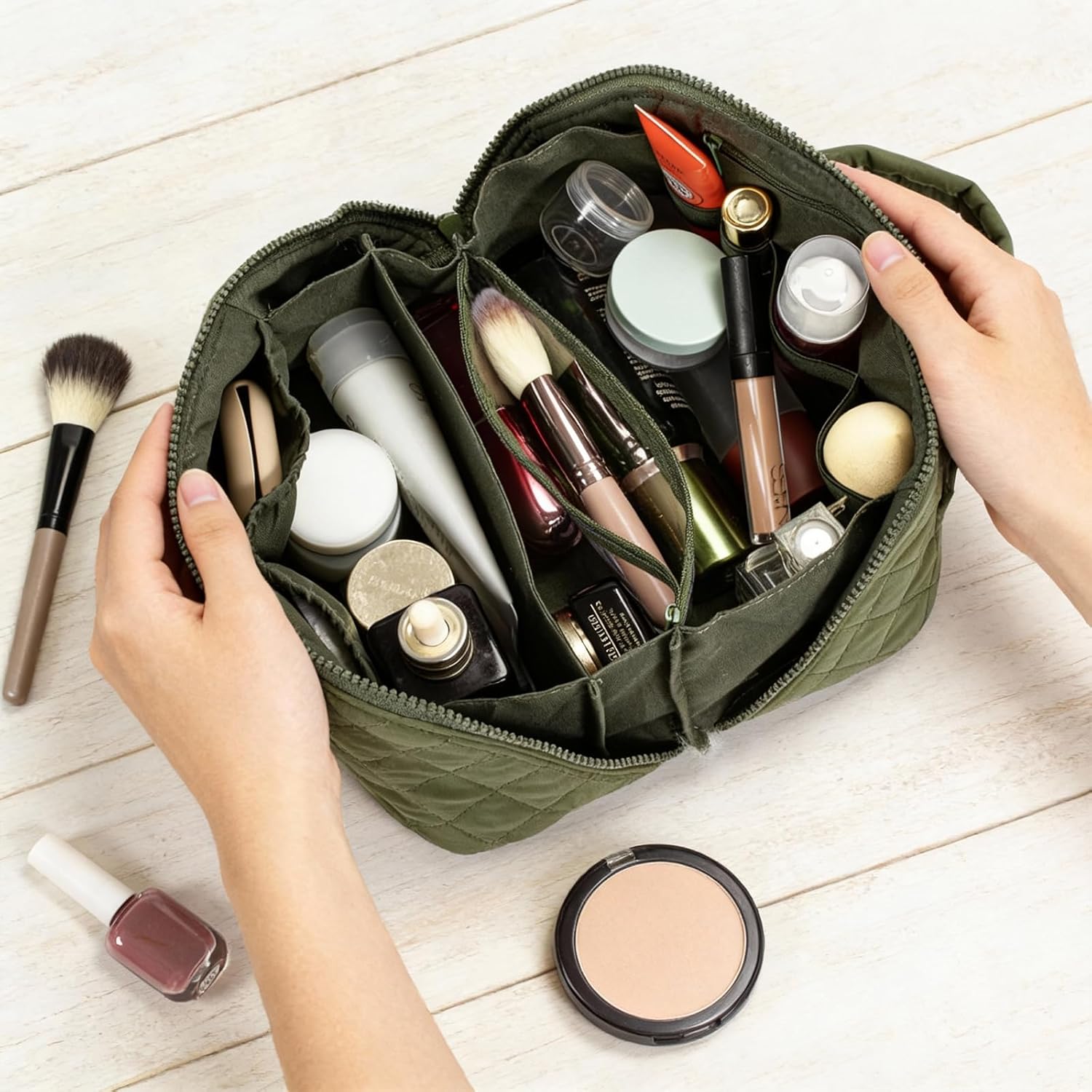 Detalle 1 de Lay-Flat Travel Makeup Bag, 180° pouch