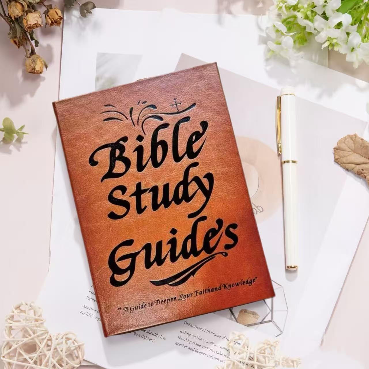 Detalle de Bziokal 66-Page Bible Study Guide and 365-Day Devotional Journal for Women, Brown
