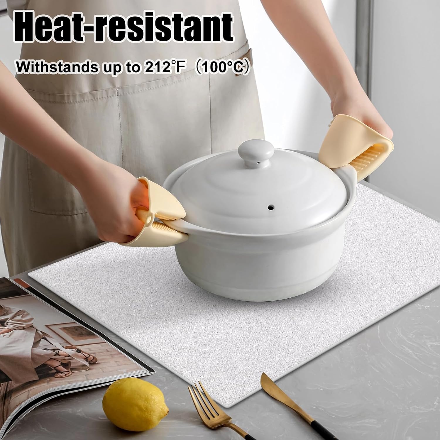 Detalle 2 de Homaxy Faux Leather Heat Resistant Placemats (Set of 8) — Waterproof, Wipeable PU Table Mats, White, 11.8" x 17