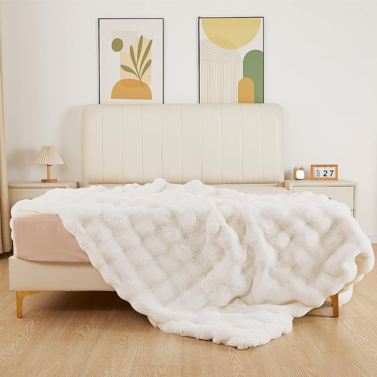 Detalle de ORINOVA Light Beige Fuzzy Blanket 1000 GSM