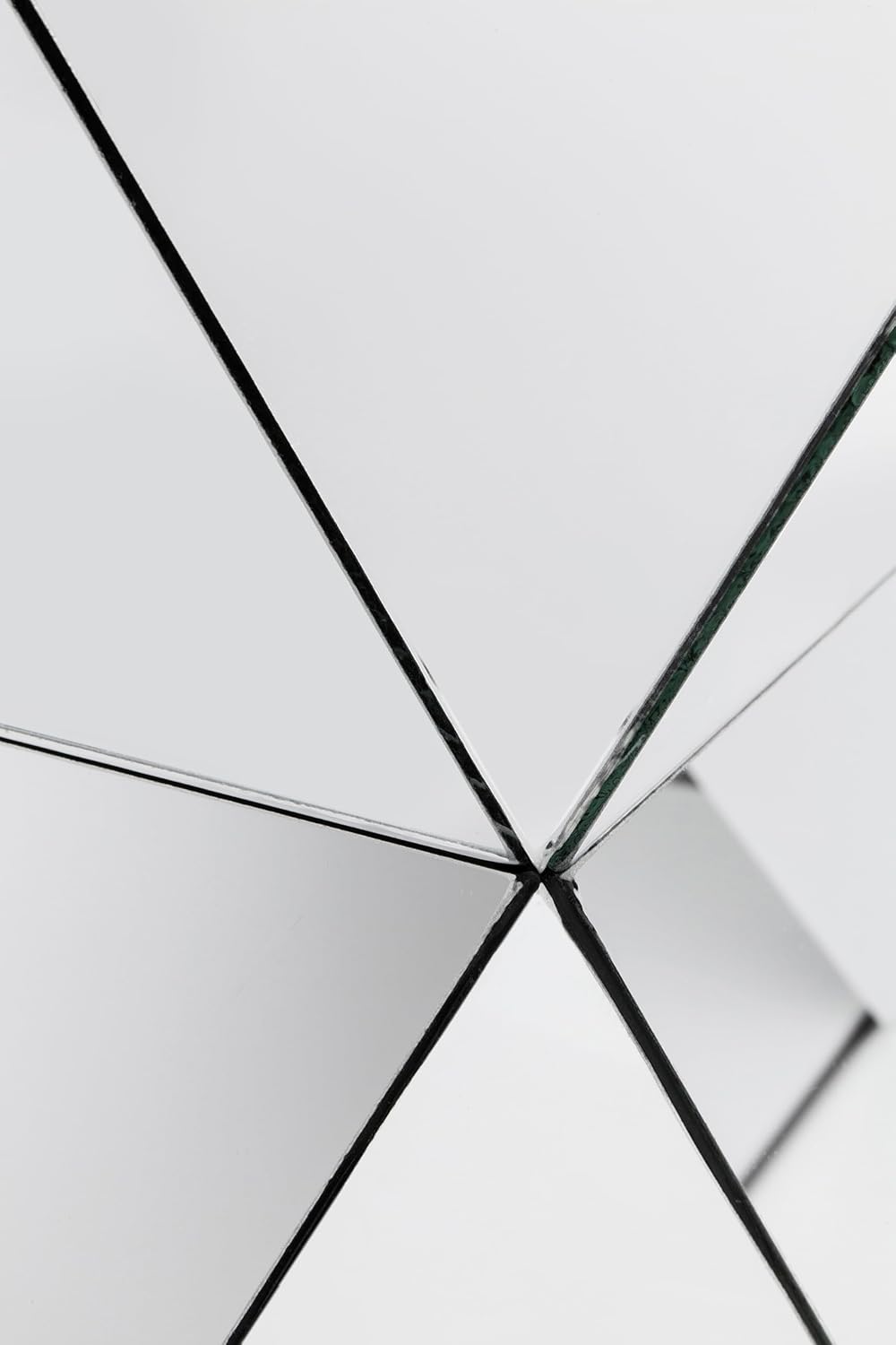 Detalle de Tavolino Luxury Triangle Kare Design – Argento, Specchio, 53,5×32×32 cm