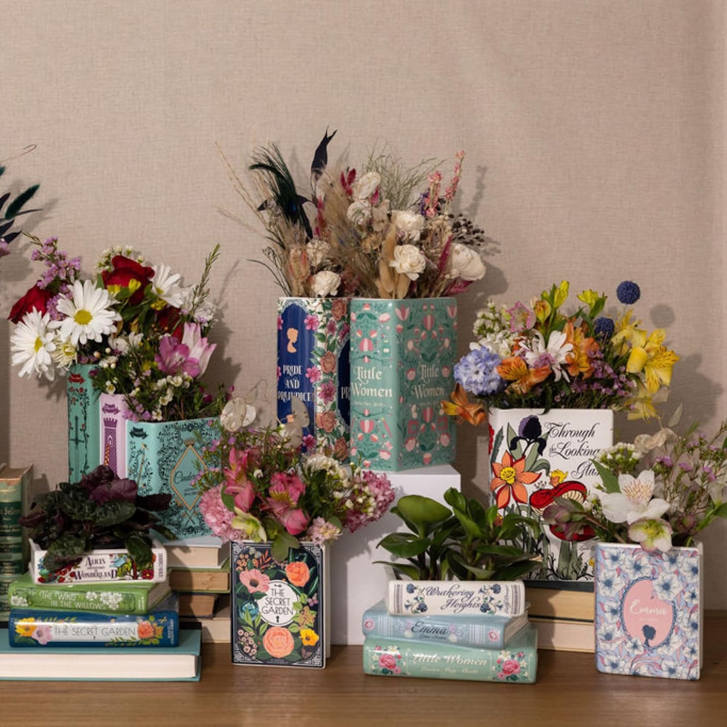 Detalle de STEEL MILL AND CO. SMCBOOKVASE – duży ceramiczny wazon w kształcie książki