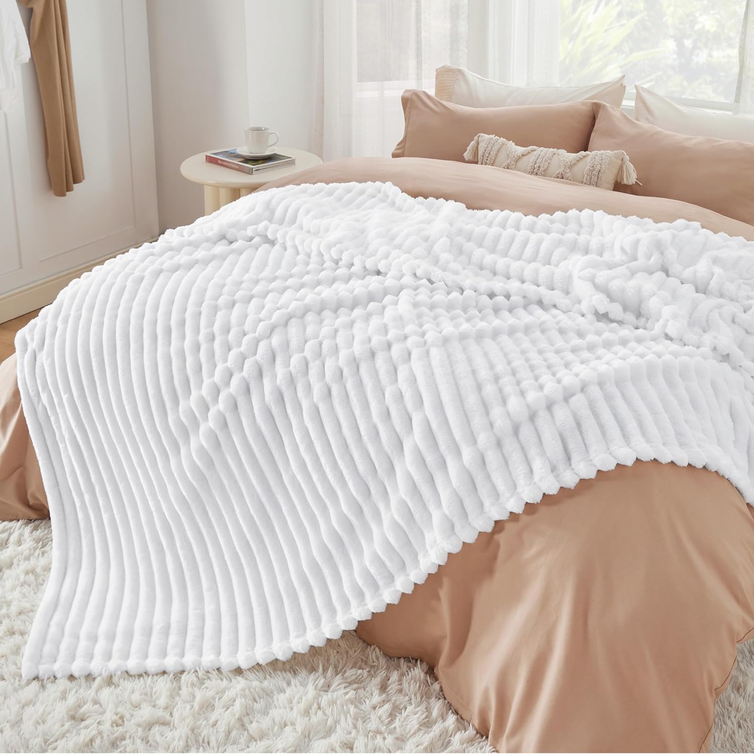 Thumbnail 5 de BEDSURE Kuscheldecke 220x240 – XXL Flanell-Fleecedecke in Weiß für Couch und Schlafzimmer