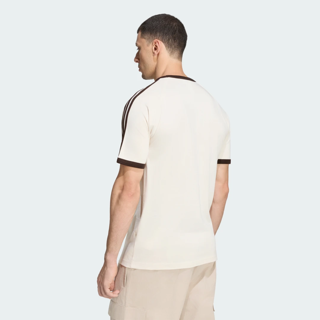 Detalle 2 de Camiseta 3S CALI de Adidas — blanco, comodidad diaria para entrenar y viajar