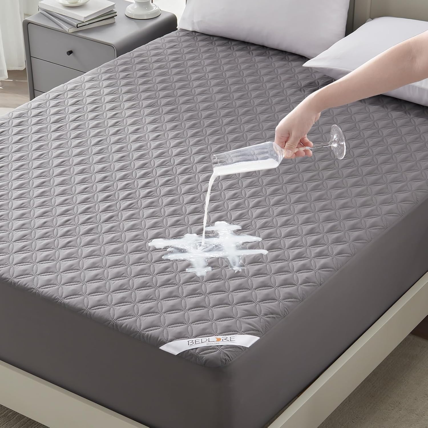 Detalle de BEDLORE Matratzenschoner 135 x 190 cm – wasserdichte, geräuscharme Matratzenauflage mit 360° Tasche (Grau)