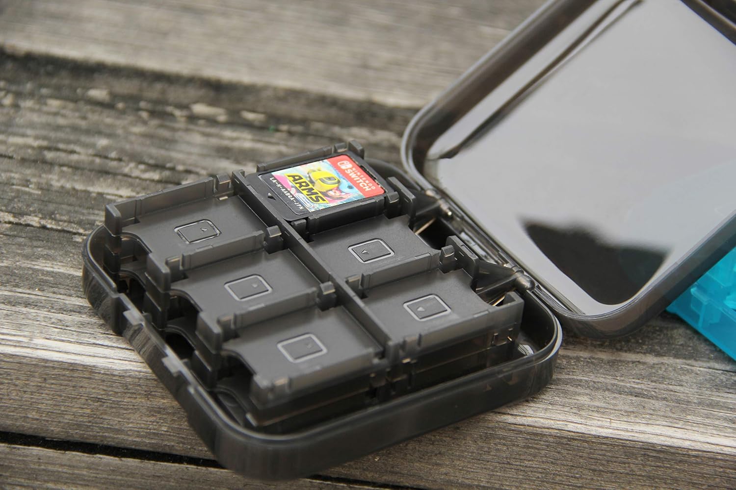 Detalle de Amazon Basics Aufbewahrungsbox für Spiele der Nintendo Switch – Schwarz