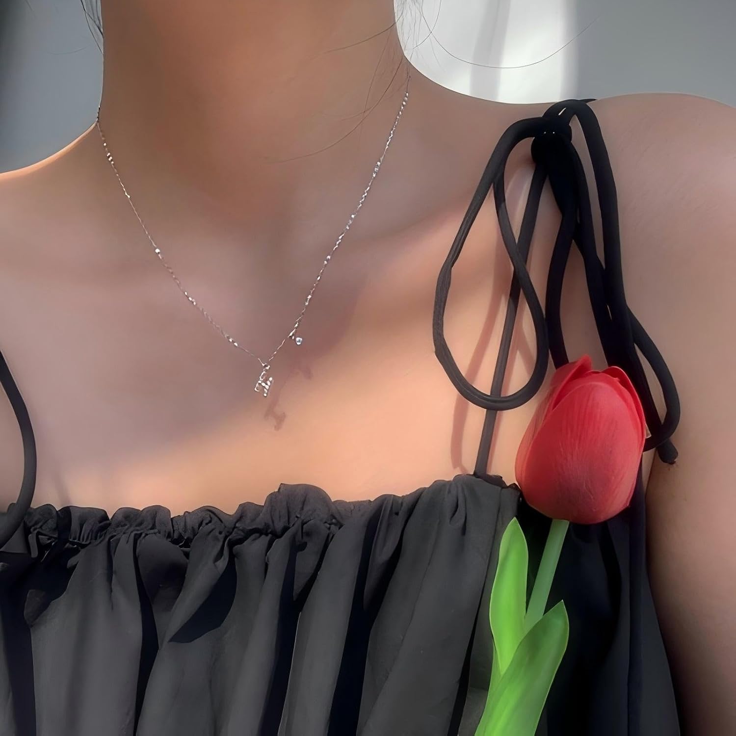 Detalle de GUOYU 26 Collana Iniziale Lettera di Compleanno in Zirconi d'Argento – Orecchio elegante, regalo personalizzabile