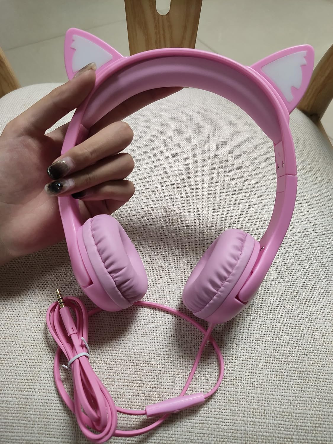 Thumbnail 1 de Olyre Kids Wired Headphones with Mic, LED Cat Ears (Pink) – Safe, Shared Audio for Young Learners