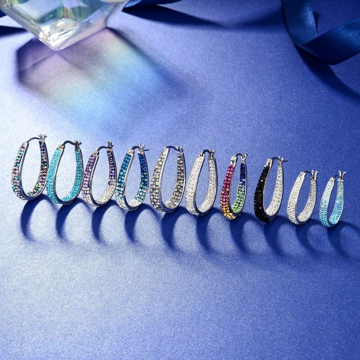 Detalle 2 de Crystal Hoop Earrings for Women Rhodium Plated ⭕