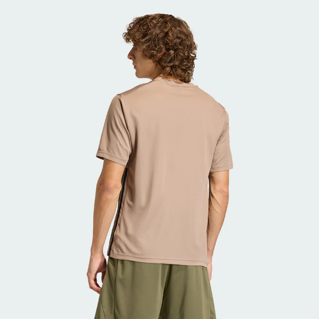 Detalle 2 de WORKOUT ESSENTIALS BASE 3-STRIPES T-SHIRT de Adidas — color Marrón