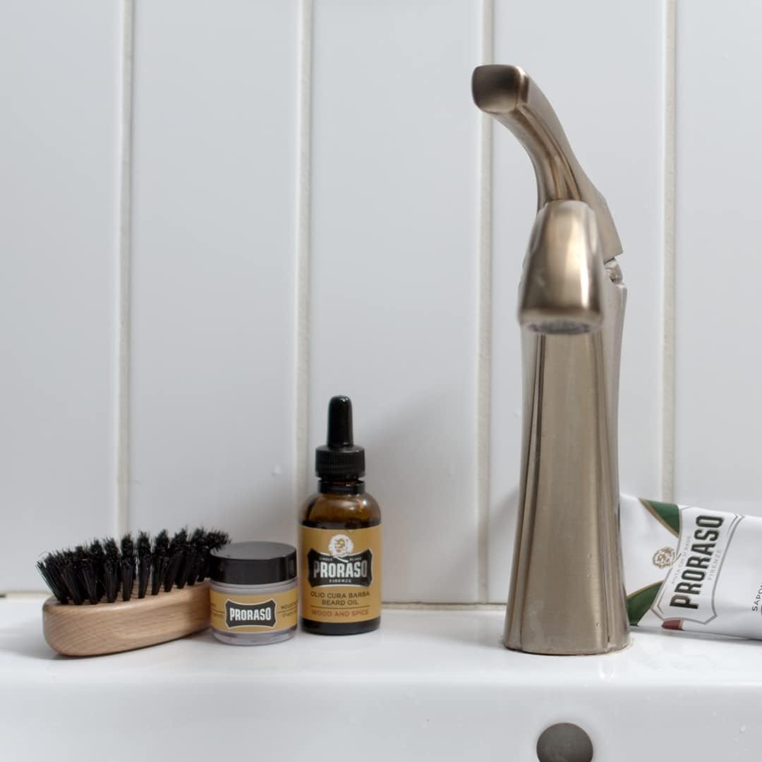 Detalle de Proraso Moustache Wax Wood and Spice, 15ml Soft Wax with Shea Butter