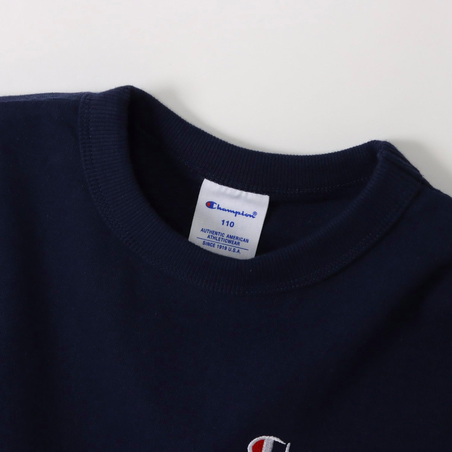 Detalle de Champion CKSY404Z キッズ長袖Tシャツ 綿100%・バインダーネック・胸ロゴ刺繍