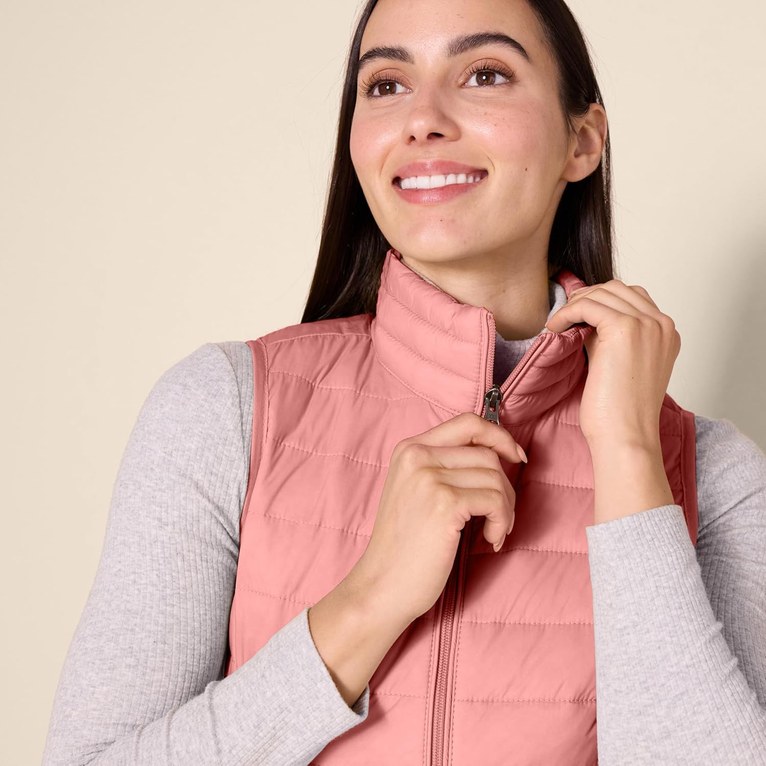 Thumbnail 3 de Amazon Essentials Damen leichte, wasserabweisende und packbare Steppweste mit Stehkragen