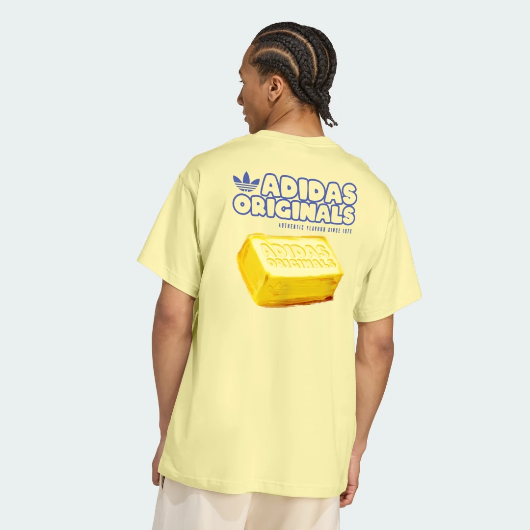 Detalle de Camiseta estampada Butter de Adidas — Amarillo