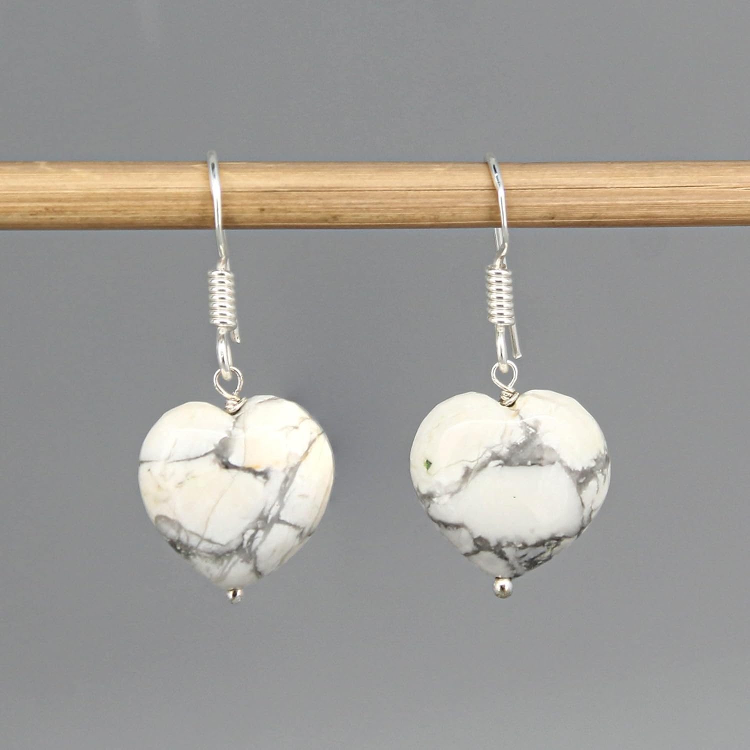 Detalle de Gempires Natural Howlite Heart Drop Earrings – Silver Plated, 15 mm Heart Gemstones