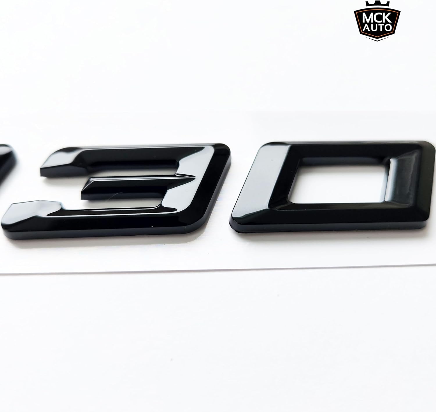 Thumbnail 5 de MCK Auto 530e black glossy rear badge