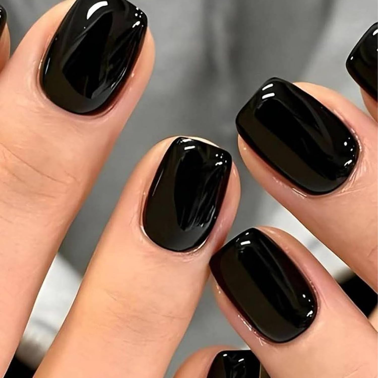 Detalle de UNA GELLA UG-B015 Press-On Nails, Short Round Glossy Black, 32-Piece