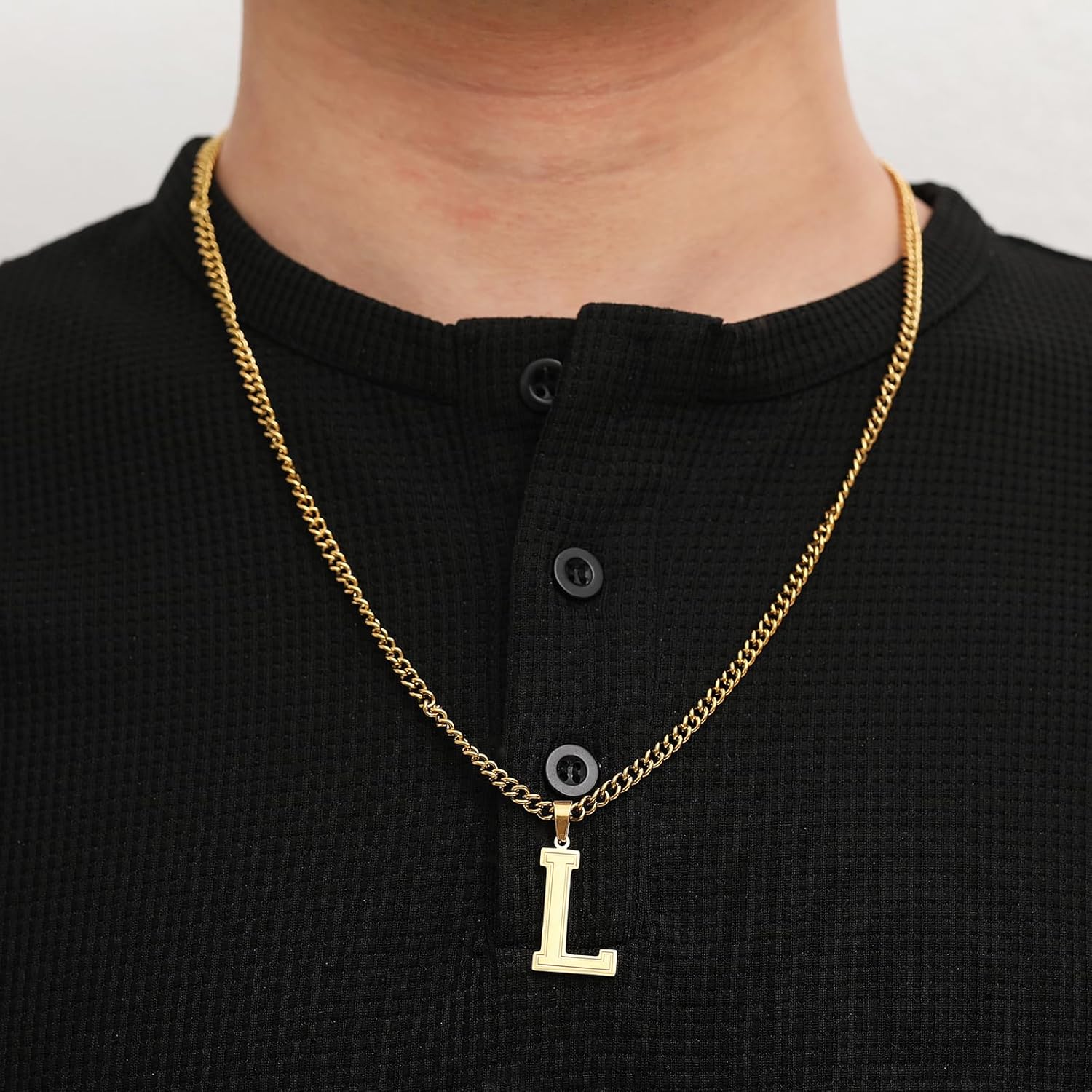 Detalle 2 de RWQIAN Mens Initial Necklace 60cm Stainless Steel with A–Z Pendant (Silver, Gold, Black) – Gift for Dad, Husband, Son