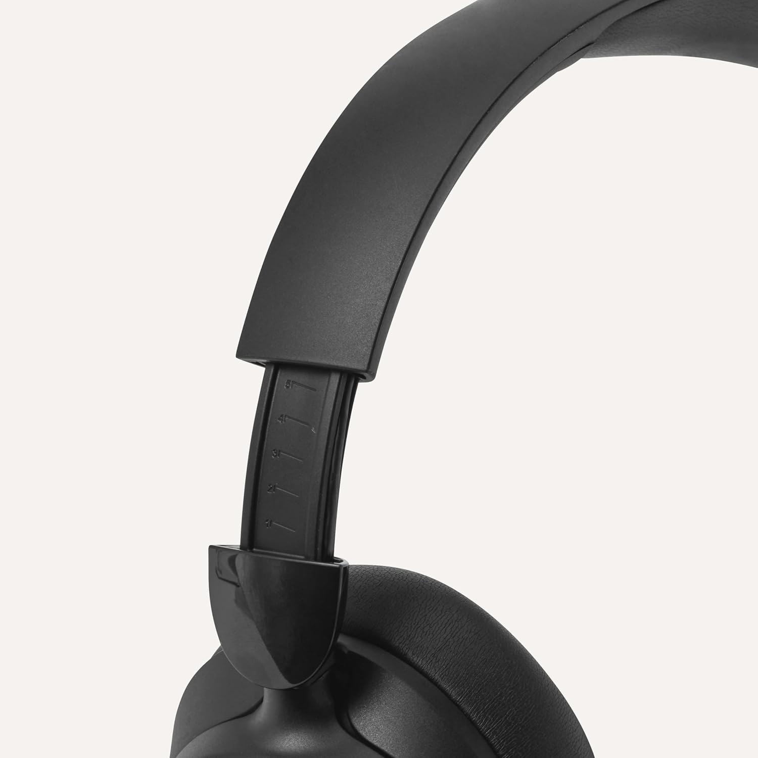 Detalle 2 de Amazonベーシック AMZ-B6080B ワイヤレスヘッドホン ハイブリッドANC・Bluetooth 5.3・最大45時間