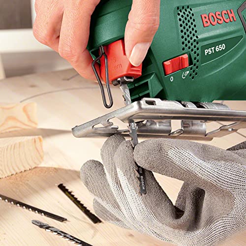 Detalle de Bosch PST 650: Sierra de calar de 500 W para curvar y trazar con seguridad en un maletín