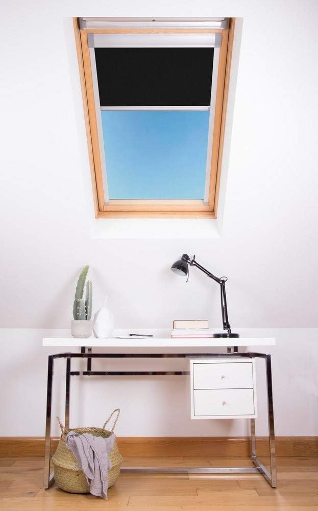Detalle de Bloc Skylight Blind 2 (55/98) – czarna roleta zaciemniająca do okien dachowych Fakro