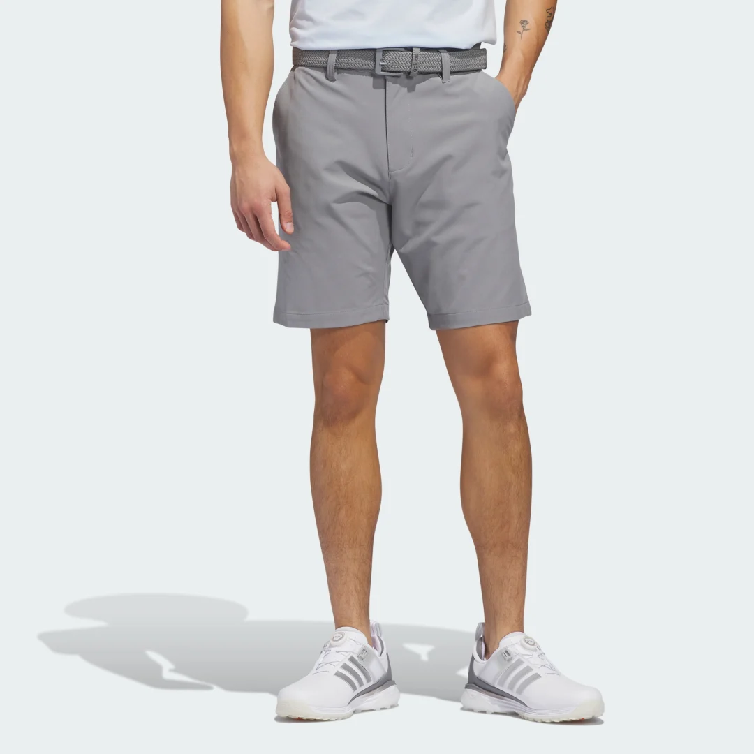 Detalle de Pantalón corto Ultimate365 8.5-Inch Golf de Adidas – Gris