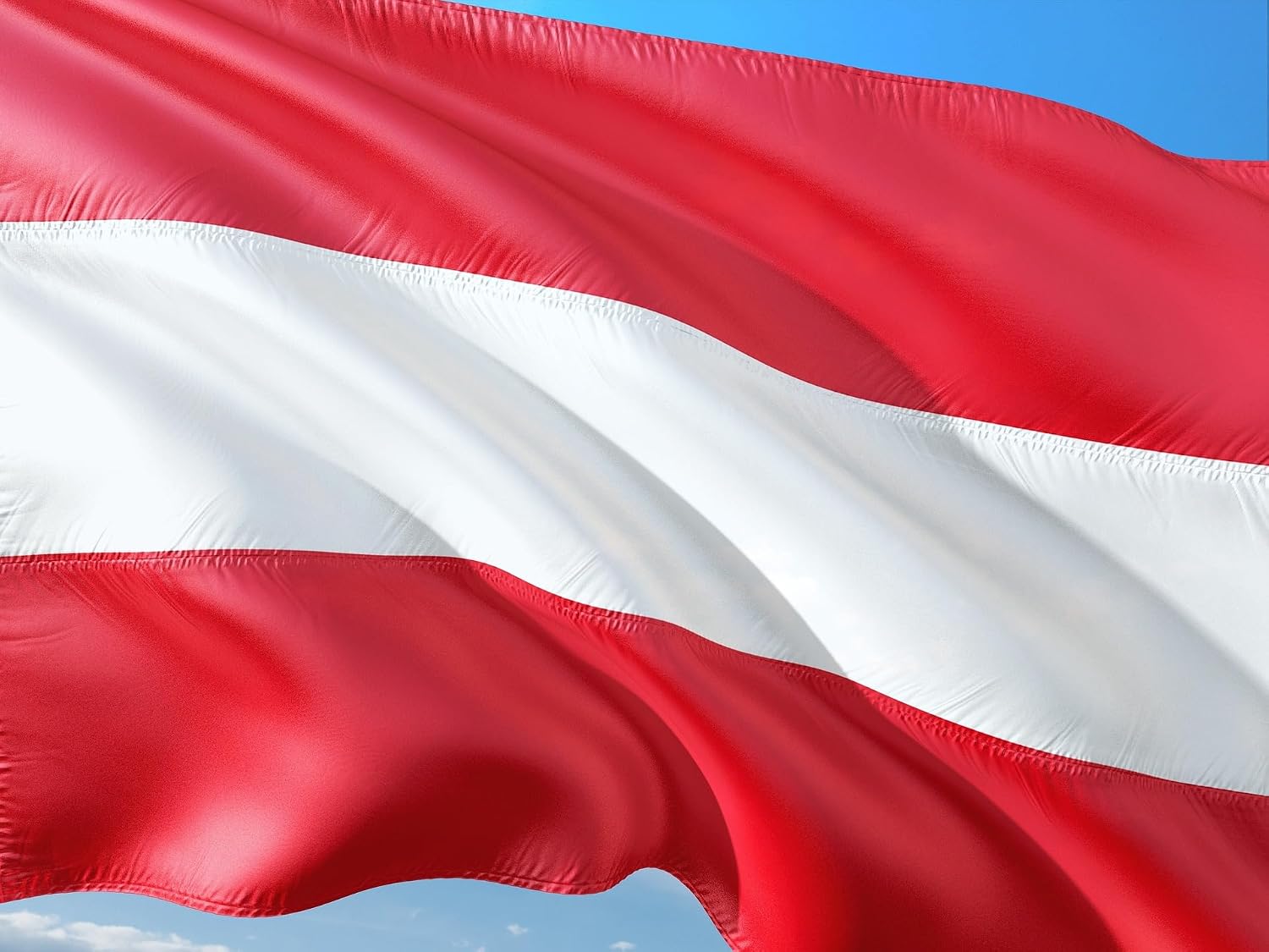 Detalle 2 de Österreichische Fahne 90×150 cm – strapazierfähige Polyesterflagge mit Messingösen