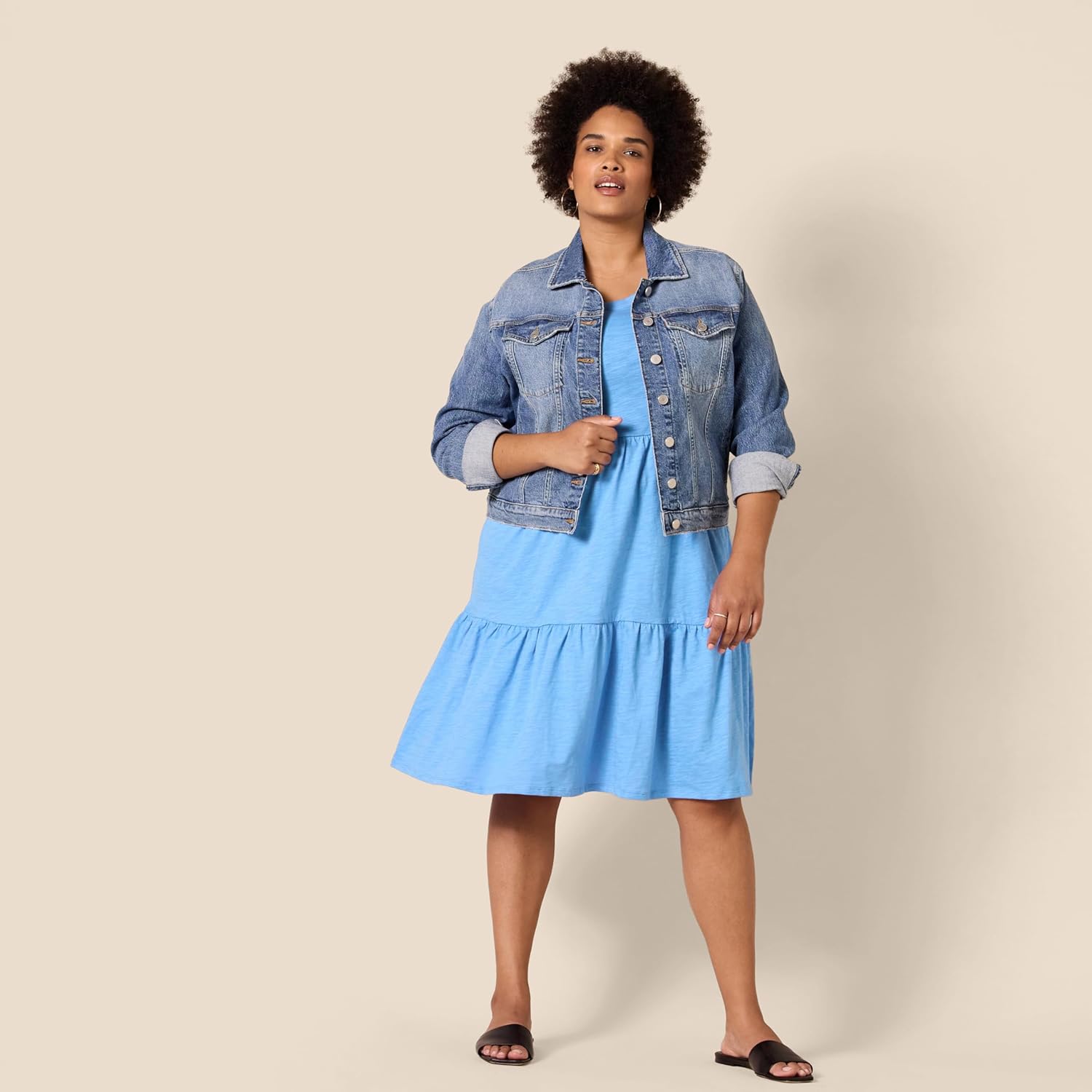 Thumbnail 6 de Amazon Essentials Damen Kurzärmliges, gestuftes Kleid mit Rundhalsausschnitt