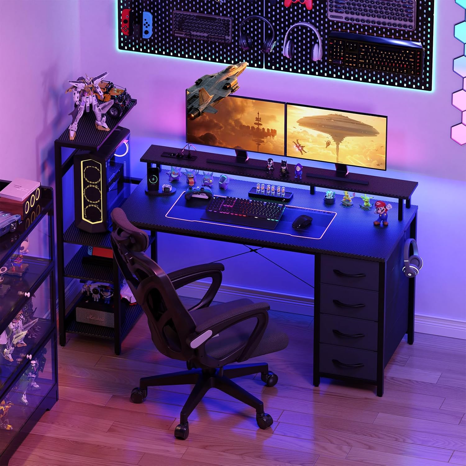 Detalle 2 de YOUDENOVA Scrivania da gioco 130 x 50 cm con LED, prese e cassetti in fibra di carbonio, nero