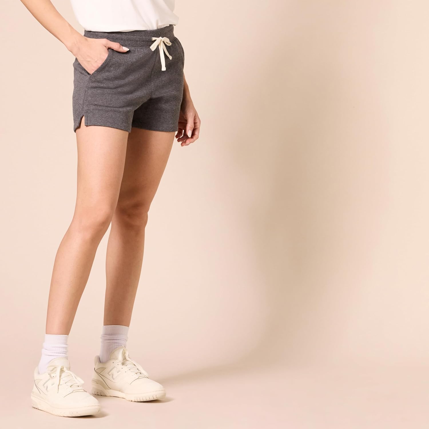 Thumbnail 2 de Amazon Essentials Damen Fleece-Sweatshorts mit Taschen, 9,0 cm Beininnenlänge