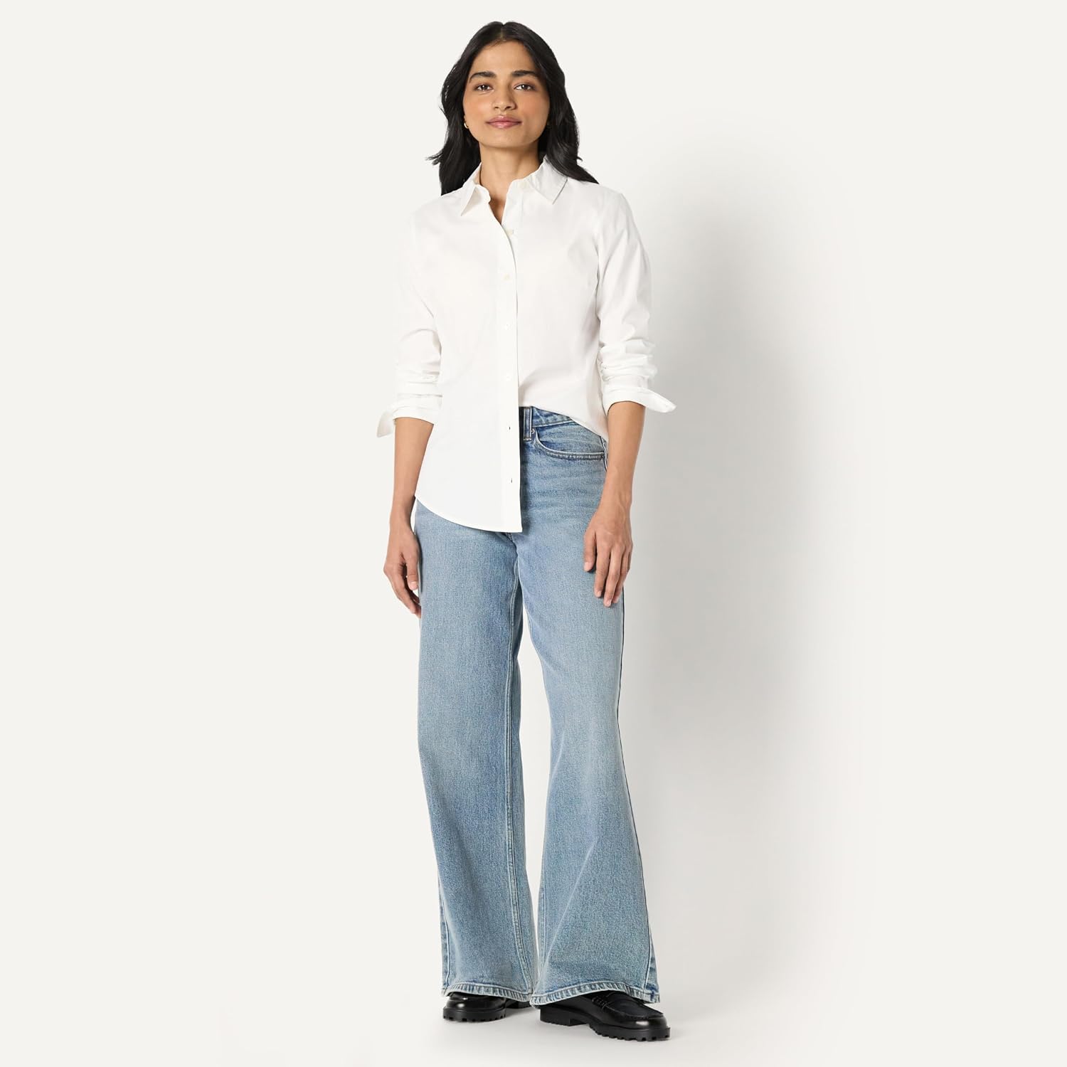 Detalle de Amazon Essentials Damen Regular-Fit Stretch-Popeline-Hemd mit Knöpfen
