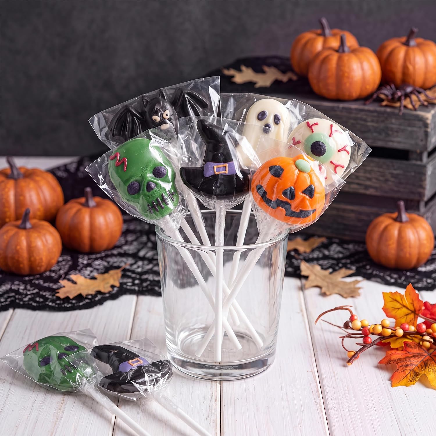 Detalle de Taboom Halloween Lollipops, 12 Count, Individually Wrapped Dye-Free Spooky Shapes