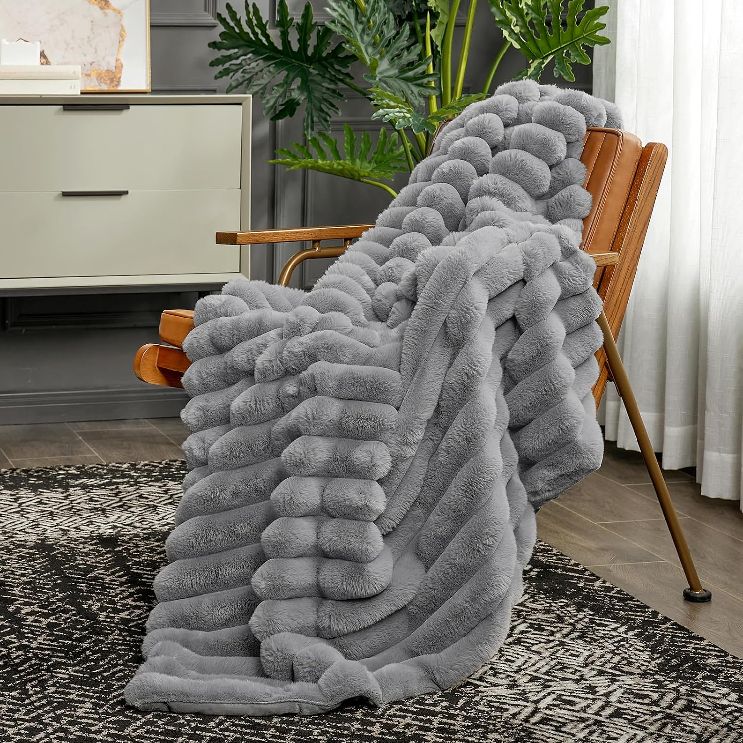 Detalle 2 de Cozy Bliss Faux Fur Throw Blanket 50x60 🛋