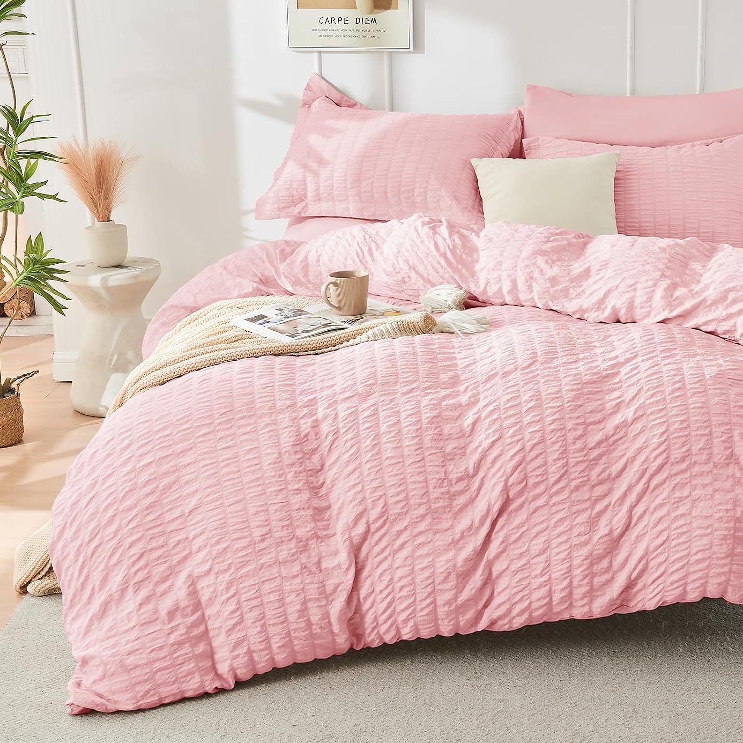 Detalle de HYMOKEGE Queen Seersucker Comforter Set, 7-Piece Pink Microfiber Bedding
