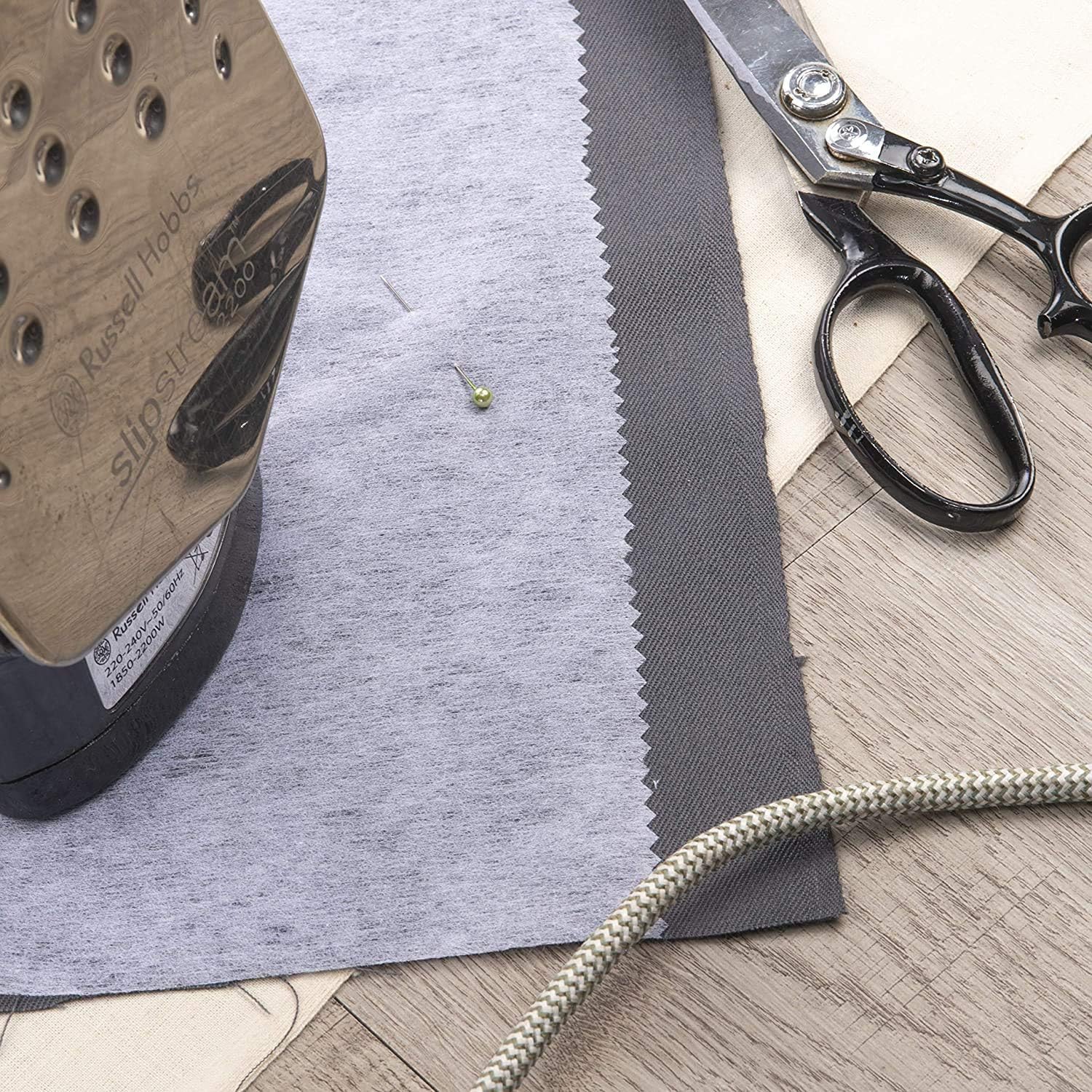 Detalle 2 de Iron On Fusible Interfacing Fabric 2m