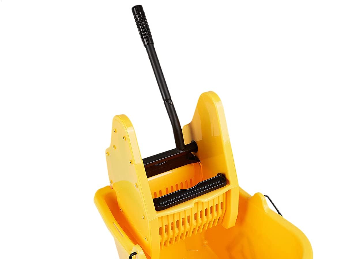 Detalle de Amazon Basics Kentucky-Mopp-Eimer rectangular, 33 l, gelb – mit Down-Press Auswringer und robusten Rädern