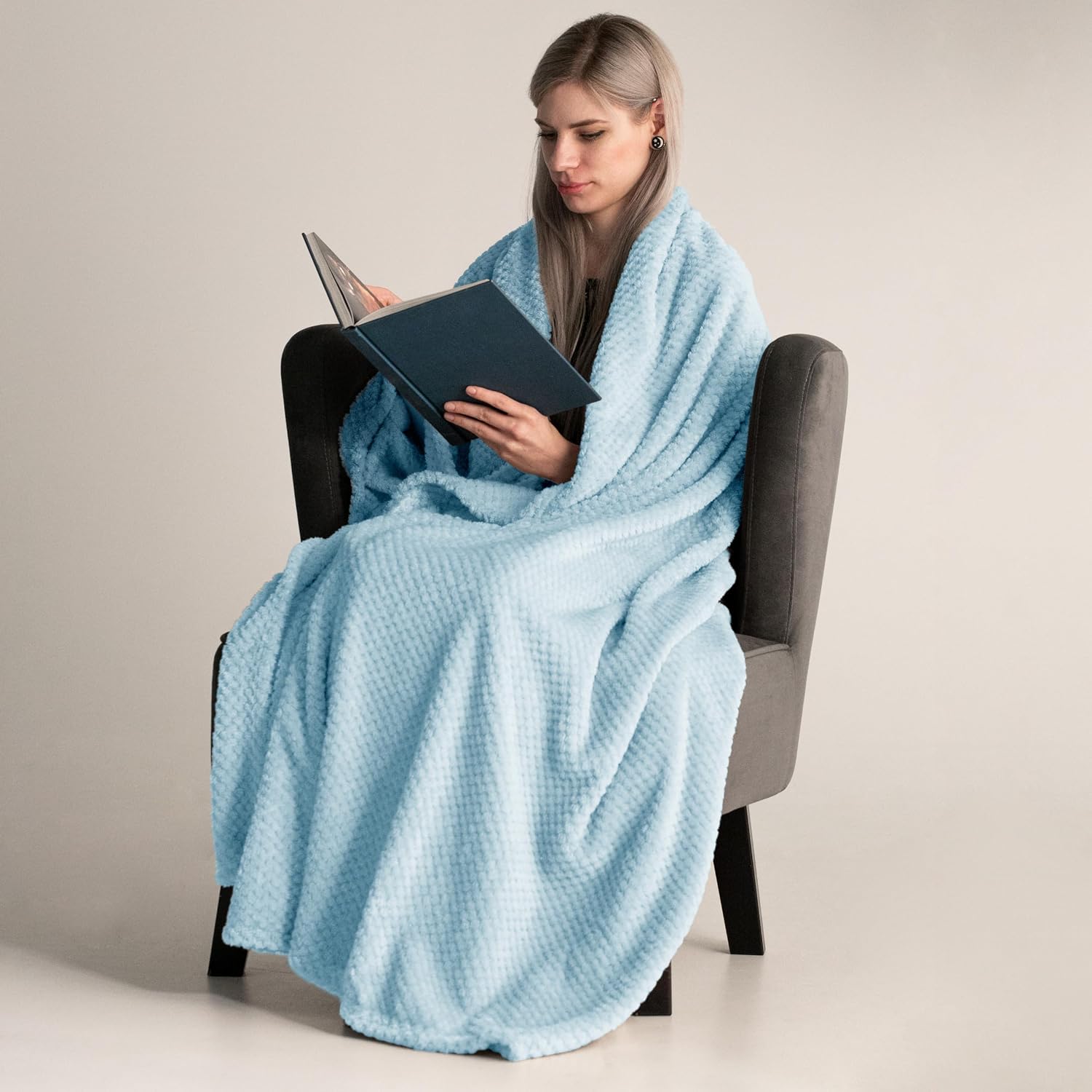 Detalle de DecoKing Couverture Polaire 170 x 210 cm – Plaid Doux en Microfibre, chaud et léger pour lits, canapés et divans