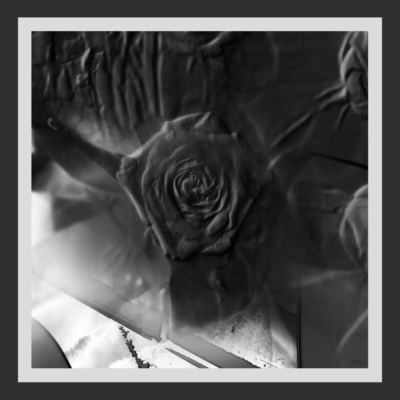 Detalle de Ital Tek Mind Abandon Vinyl Album with Guitar and Hand-Played Percussion