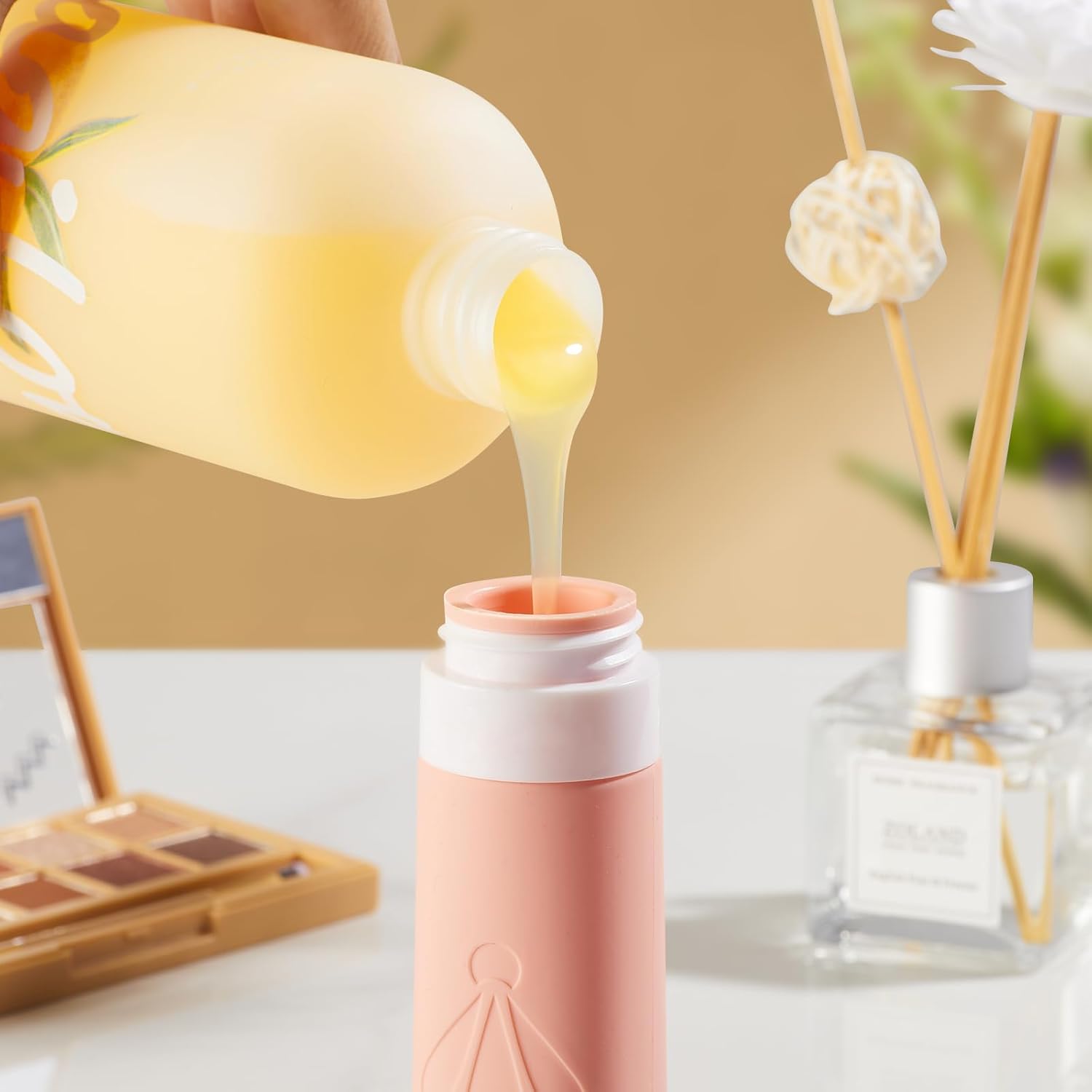 Detalle de INSFIT Travel Bottles for Toiletries (90ml) – CAA Approved, BPA Free Silicone, Leak Proof with 16 Labels