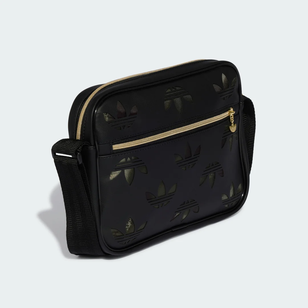 Detalle de Bolso pequeño con monograma Airliner de Adidas – color negro