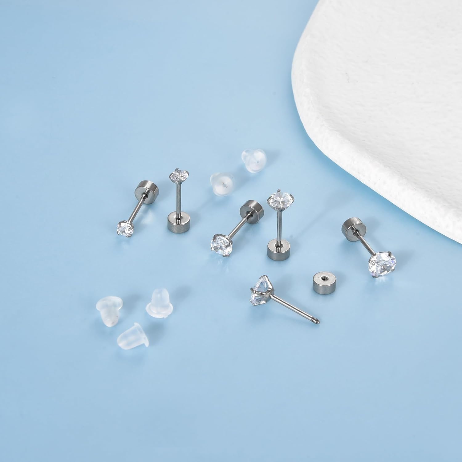 Detalle 2 de Titan Ohrstecker Hypoallergen G23 mit Schraubverschluss und Zirkonia (3/4/5 mm)