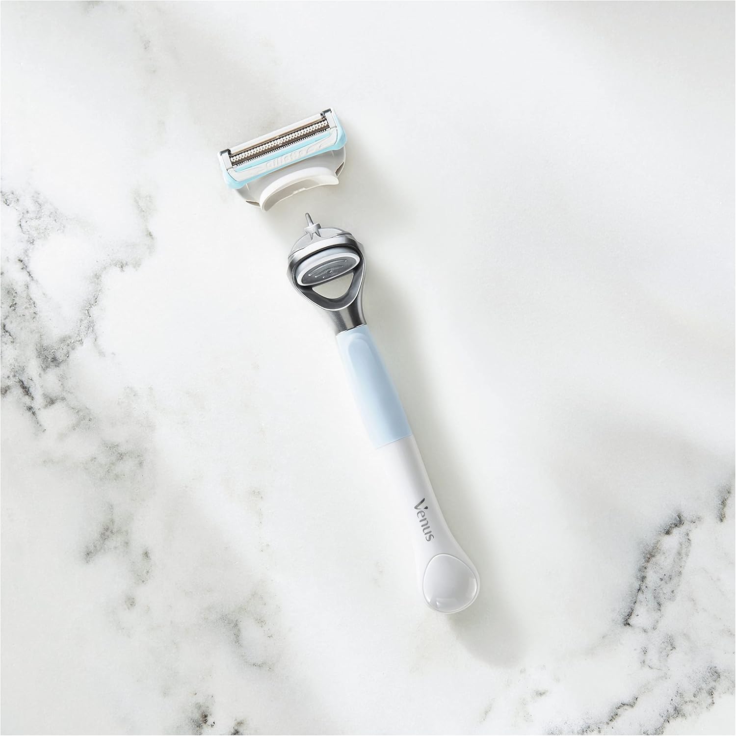 Thumbnail 5 de Gillette Venus for Pubic Hair & Skin Women's Razor with 2 Blade Refills and 2-in-1 Gel & Cleanser