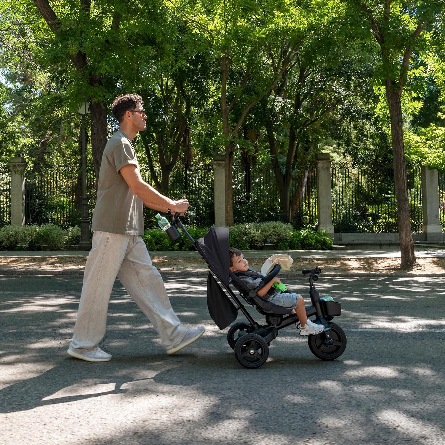 Detalle 2 de Kinderkraft AVEO 2 PRO Triciclo: comfort e versatilità per bambini da 9 mesi a 5 anni