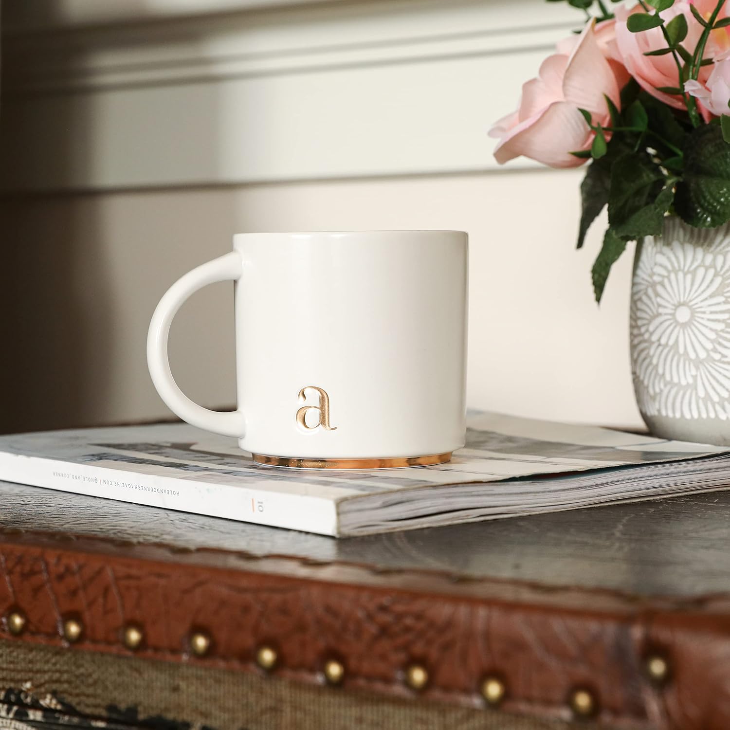 Thumbnail 1 de COLLECTIVE HOME Monogram Ceramic Mugs (15 oz) – Golden Initial Alphabet Coffee Cups with Gift Box