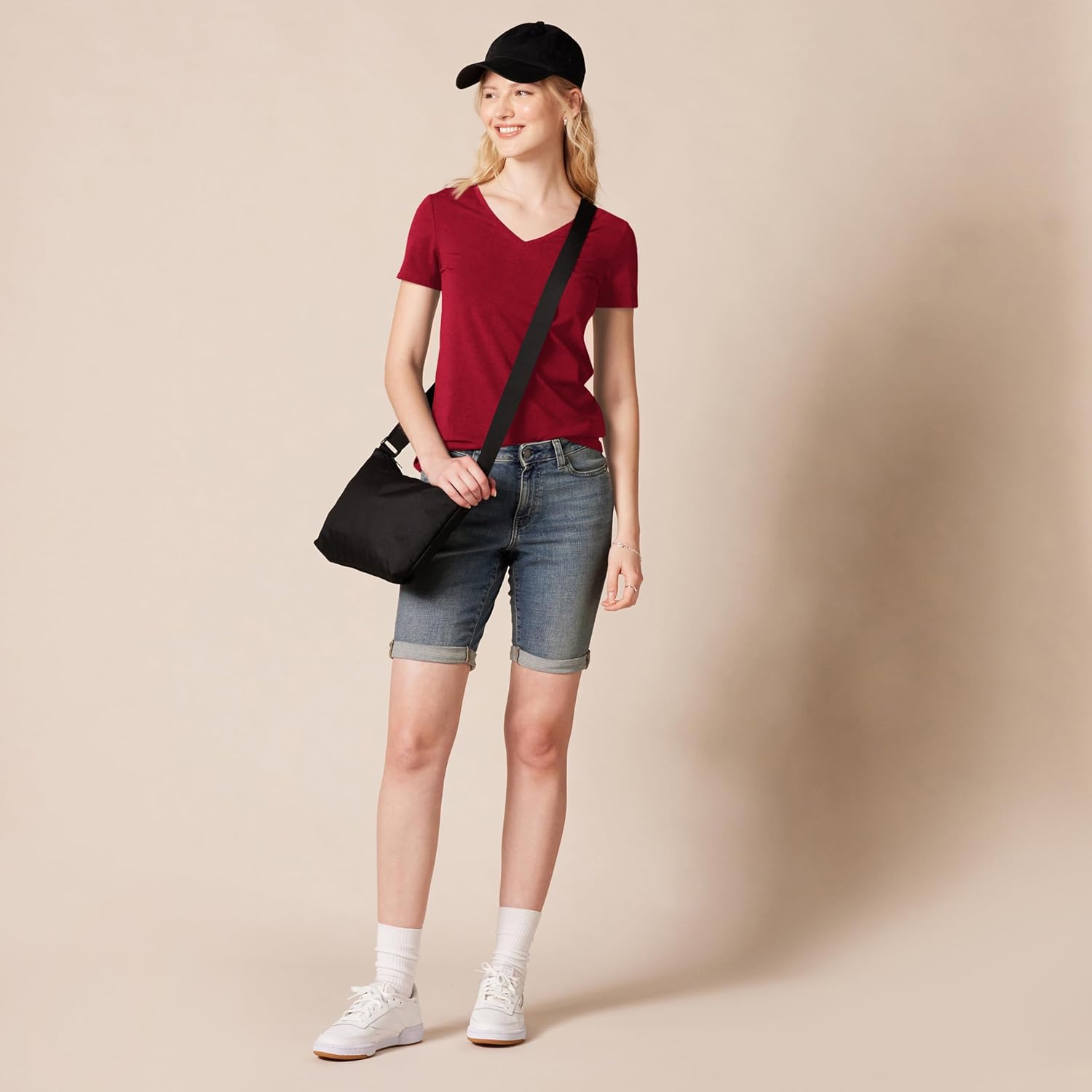 Thumbnail 4 de Amazon Essentials Damen Kurzarm-T-Shirt Regular Fit – Rundhals- oder V-Ausschnitt, Multi-Packs