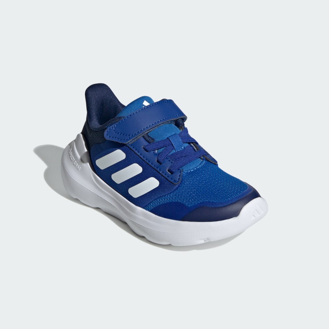 Detalle 2 de Adidas Tensaur Run 2.0 Kids: zapatilla azul para niños, soporte y comodidad para su juego diario